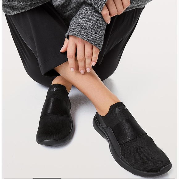 apl women's bliss water resistant shoe